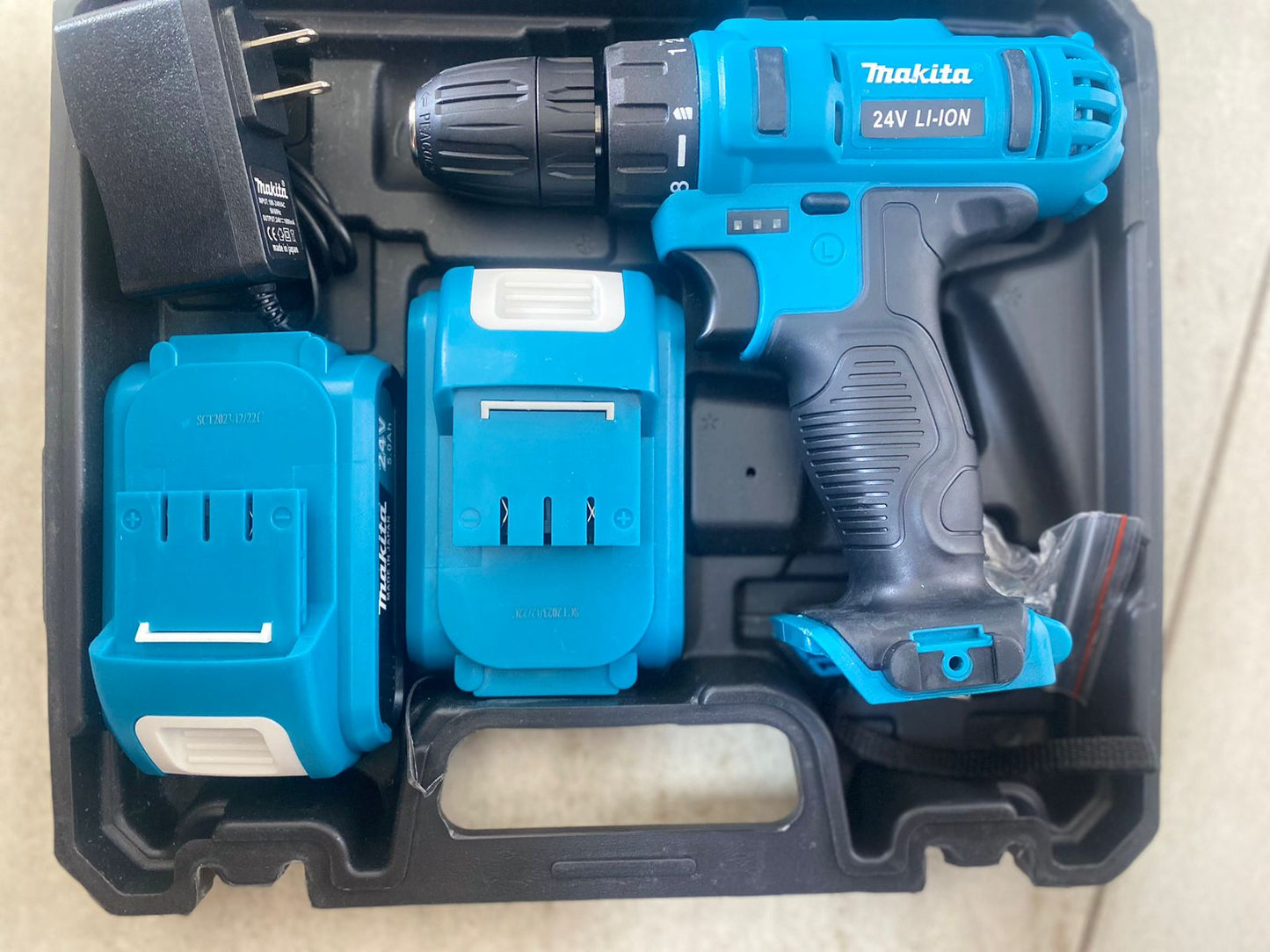 ⚡TALADRO (PERCUTOR Y ATORNILLADOR) MAKITA Pro 24V™ Inalámbrico + Kit de Herramientas 🛠️
